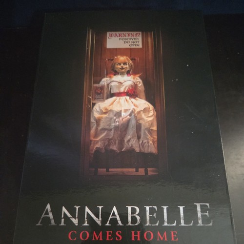 Modellino bambola film horror